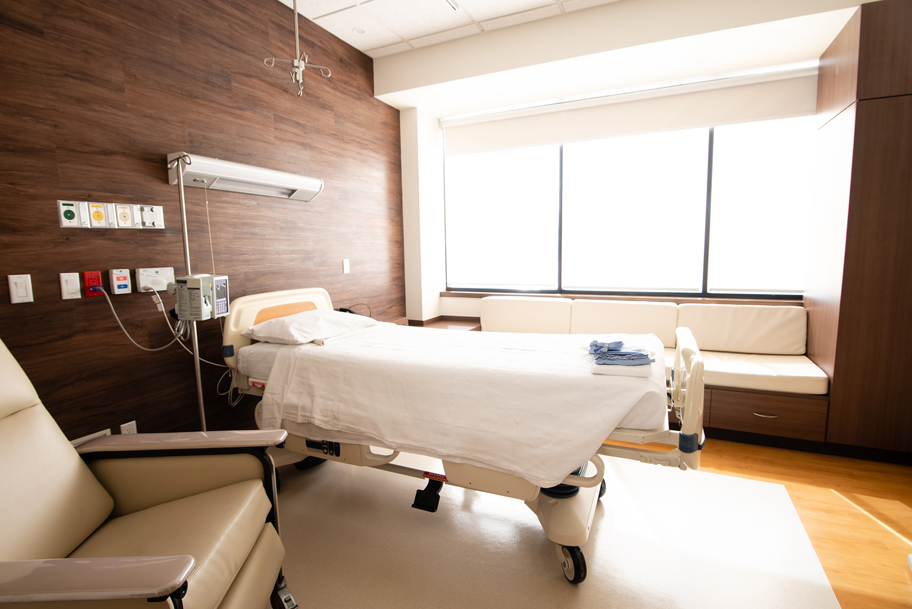 Descubre cuánto cuesta un parto en el Hospital Ángeles y asegura un