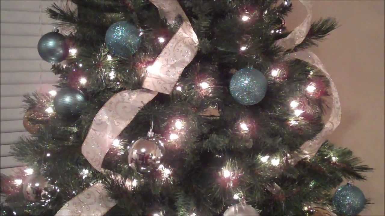 Aprende fácilmente cómo poner el listón en el árbol de Navidad y